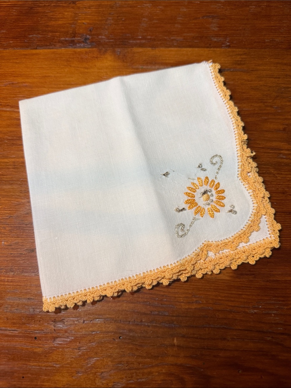 🌿Vintage Hand-Embroidered White and Yellow Decorative Linen Napkin/Hankie